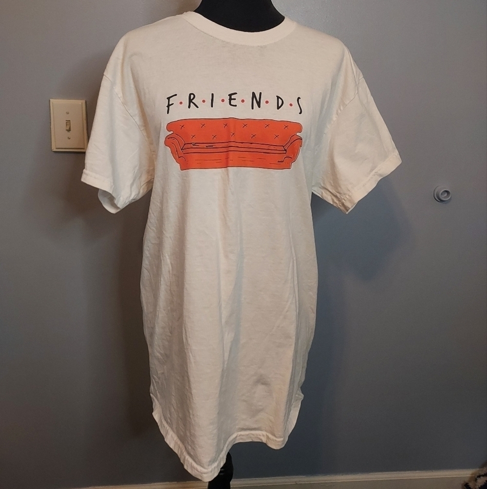 Friends Gildan Ultra Cotton White With A Orange Couch T-Shirt Size Large